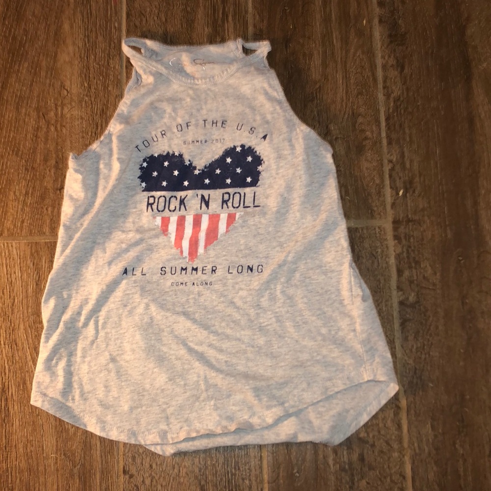 super cute crop top !